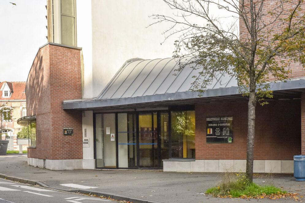 Entrée de la bibliothèque municipale