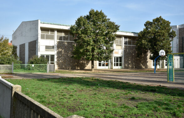 Entrée du gymnase Michelet