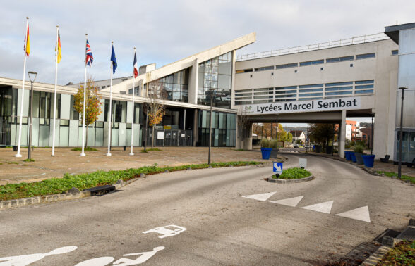 Entrée des lycées Marcel Sembat depuis la rue Léon Salva
