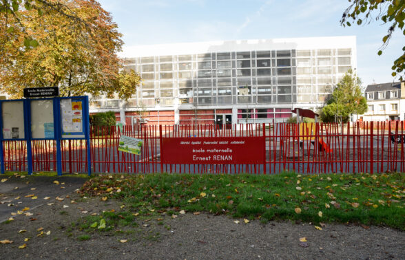 Entrée de l'école maternelle Ernest Renan