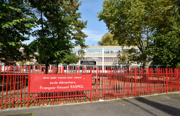 Entrée de l'école élémentaire Franklin-Raspail