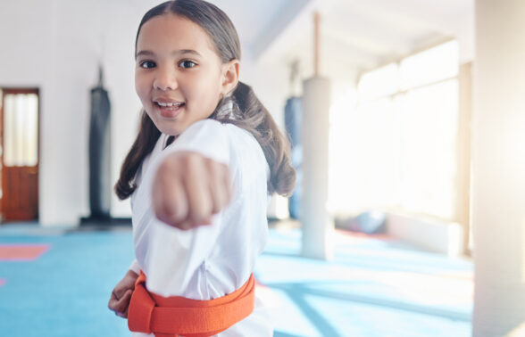 Une petite judokate se met en garde