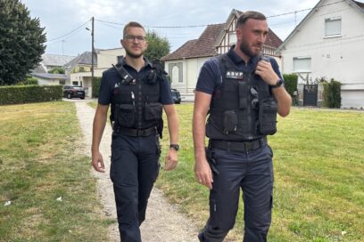 La brigade environnement sillonne quotidiennement la ville pour traquer les incivilités liées à la propreté urbaine et à la préservation du cadre de vie - Agrandir l'image, fenêtre modale